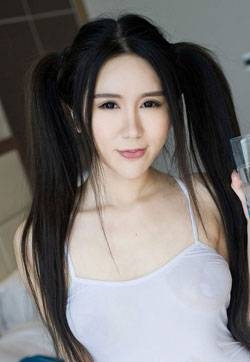 亚洲成人美女嫩模图区欧阳若依水嫩贴身连体比基尼深V黑色背心高清妹子写真集