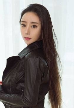 内地90后平面模特韩沫瑜对女神的所有幻想高清妹子写真集