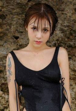 亚洲女人天堂海边美女嫩模夏美黑色连体衣豪乳翘臀诱惑动人高清妹子壁纸图片