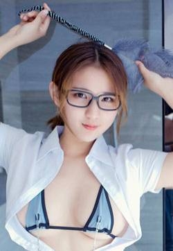 亚洲美女精品久久Aimee唯美花瓣浴小M羽毛手拍高清妹子写真集