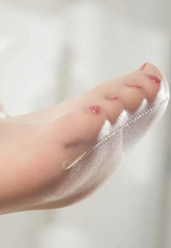 漂亮美眉美足玉趾柔嫩胴体真人王欣竹透视白衬衫女神写真集