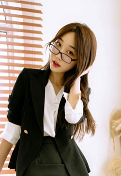亚洲8090模特网小九月性感秘书OL高清妹子写真集