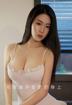 成熟迷人的美丽模特钟晴一见钟情高清妹子写真集