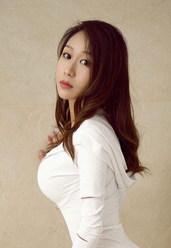 成熟迷人的美丽模特欧雨婷听见下雨的声音高清内内美女写真集