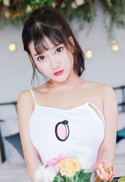 亚洲迷人的美丽模特小尤奈真正的童颜巨乳高清mm写真集