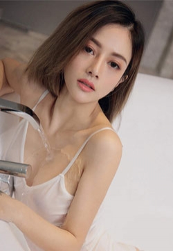 嫩模mm美女夏瑶瑶浴缸白嫩光滑美腿内衣走光图片