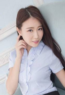 极品美腿Lia杨思原-黑丝包臀OL写真集