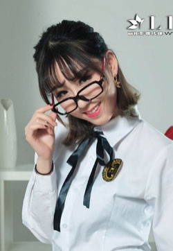 亚洲最美女人鱼妹短筒袜玉足网络丽人高清妹子写真集