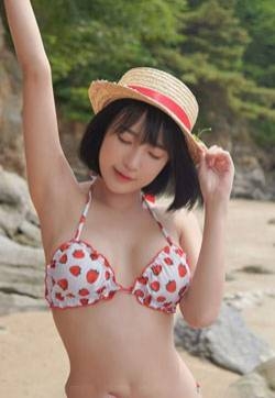 日本美女模特_卿卿新不失性感的私房魅惑高清美女海边写真集