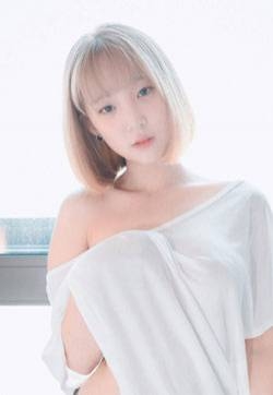 日本美女巨乳姜仁卿丁字裤T恤衫网袜兔女郎高清写真集