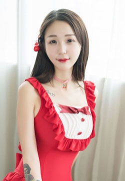 亚洲嫩模上演制服诱惑白沫新年福利高清写真集