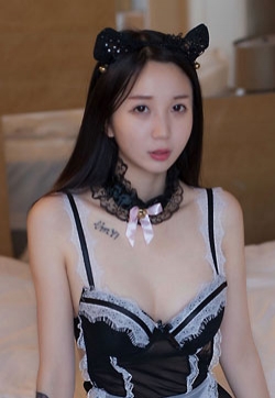 亚洲女人的b白沫长腿细腰童颜高清猫女写真集