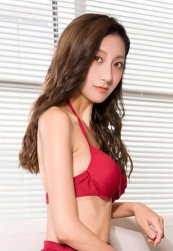 亚洲女神诺雅明艳动人高清写真集