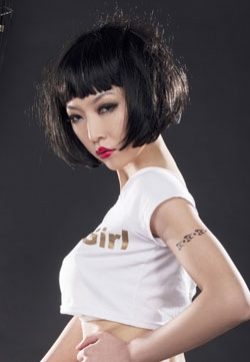 Model文欣时尚牛仔热裤女郎美腿丝足高清写真图片
