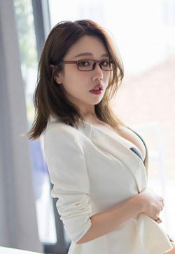 情趣内衣美女女神黄楽然旅拍OL职业装上部高清mm写真集