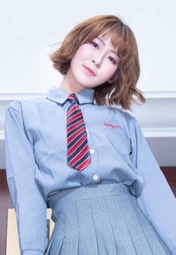 美女高跟Winnie小雪学生制服吊带红裙写真集