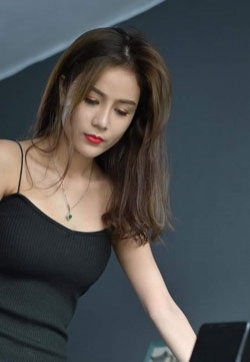 玉足诱惑Lucy蕾丝小秘4美腿丝足写真集