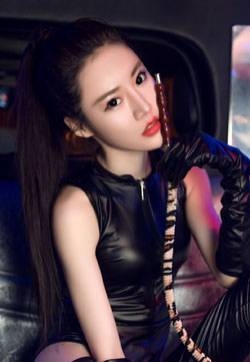 2017年4月紧身皮衣美女诱惑桌面日历壁纸第张