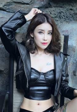 最流行女皮衣吕梦玉情趣模特美女照片写真集