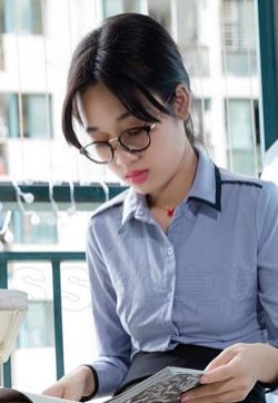 台湾腿模模特可乐眼镜娘的下午茶丝袜美腿写真集