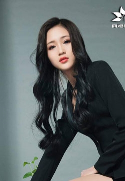 丝袜美腿美女腿模玲玲肉丝美腿OL网络丽人写真集
