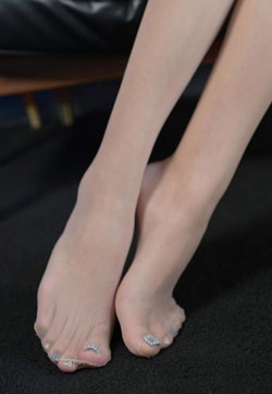 丝袜美腿网艳子浓缩胶囊丝袜美腿写真集