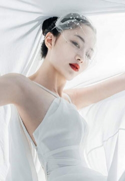 亚洲mm沙滩李李奉丰腴吊带长裙户外美女写真