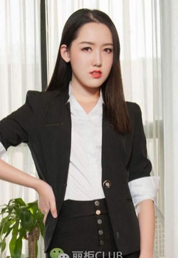 韩国美女Model心怡西装OL丝足美腿写真集