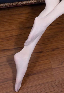 极品透明肉丝袜嫩模制服诱惑腿模Maggie黄淑华美腿写真集