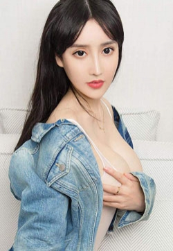 最漂亮美女C罩杯女生温心透心凉美女摄影写真集