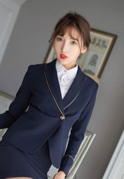 陆萱萱真实制服白衬衫黑丝魅惑西装美女写真集