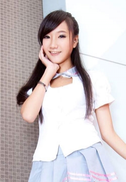 最漂亮m短裤高跟美腿Tina李霜美腿写真集