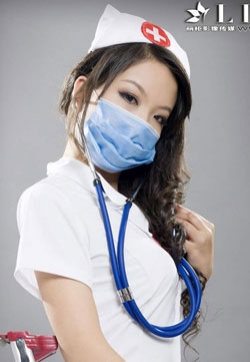 高跟鞋丝袜Model司琪白丝护士美腿丝足写真图片