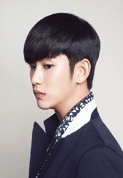 高清北道清州男星来自星星的你金秀贤(都敏俊)写真叫兽时尚帅气