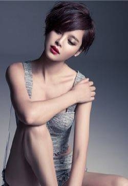 辛芷蕾短发性感诱惑写真惹火撩人