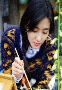 王丽坤现身霍比特人村 素颜女神清新可人图片