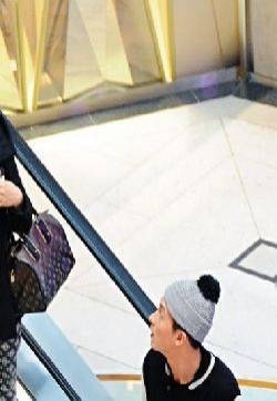 陈冠希与女友明年疑大婚 恩爱亲吻照图片曝光
