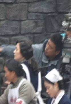 汪峰探班章子怡 生死恋片场大秀甜蜜