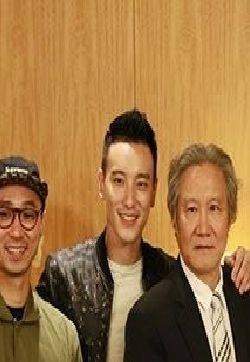 王阳明携张俪回台湾 见父母玩冲浪