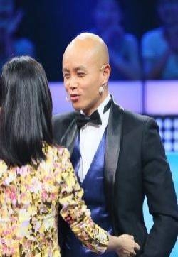 乐嘉公然强吻谢娜 网友炮轰其眼光 谢娜图片乐嘉图片