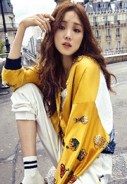 高清韩国女演员模特李圣经巴黎街头时尚炫酷写真图片