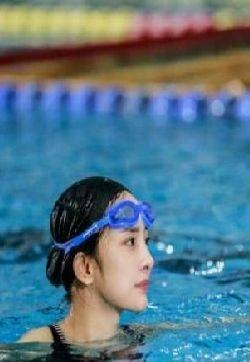 《正真男子汉》罕见杨幂泳装肤白貌美似出水芙蓉