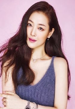 韩国美女崔雪莉性感迷人写真图片