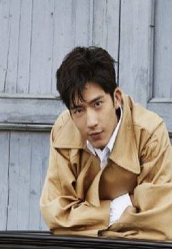 井柏然最新杂志写真图片：帅气时尚