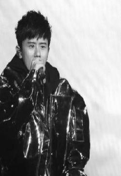 张杰演唱会黑白图片