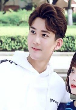 《浪花一朵朵》甜蜜情侣剧照图片