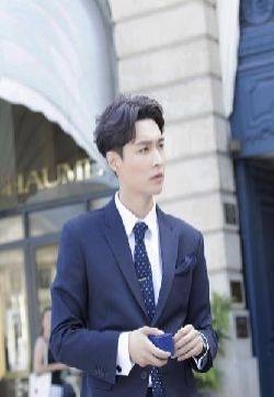 张艺兴巴黎街头时尚写真帅气图片