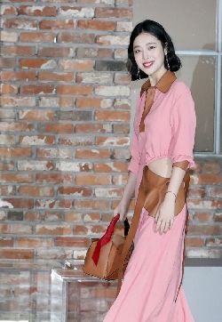 高清性感韩国釜山美女崔雪莉粉嫩白皙时尚活动图片