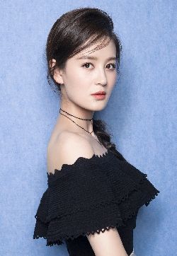 高清00后青春美少女曾一萱香肩锁骨妩媚性感写真