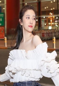 高清女星杨欣颖性感机场街拍照图片